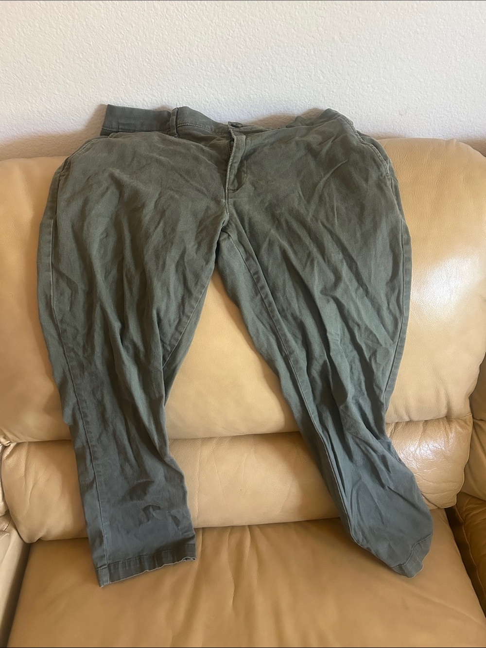 Amazon essential men’s 32x28 chino olive green pants